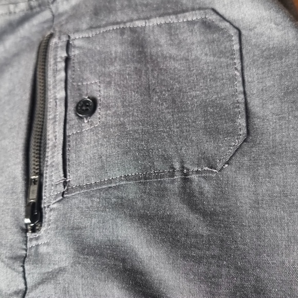 ๐๏ธ Marc Ecko Cut & Sew Deadly Threads ๐ฏ% Cotton Gray Casual Button Down Shirt - Picture 5 of 9